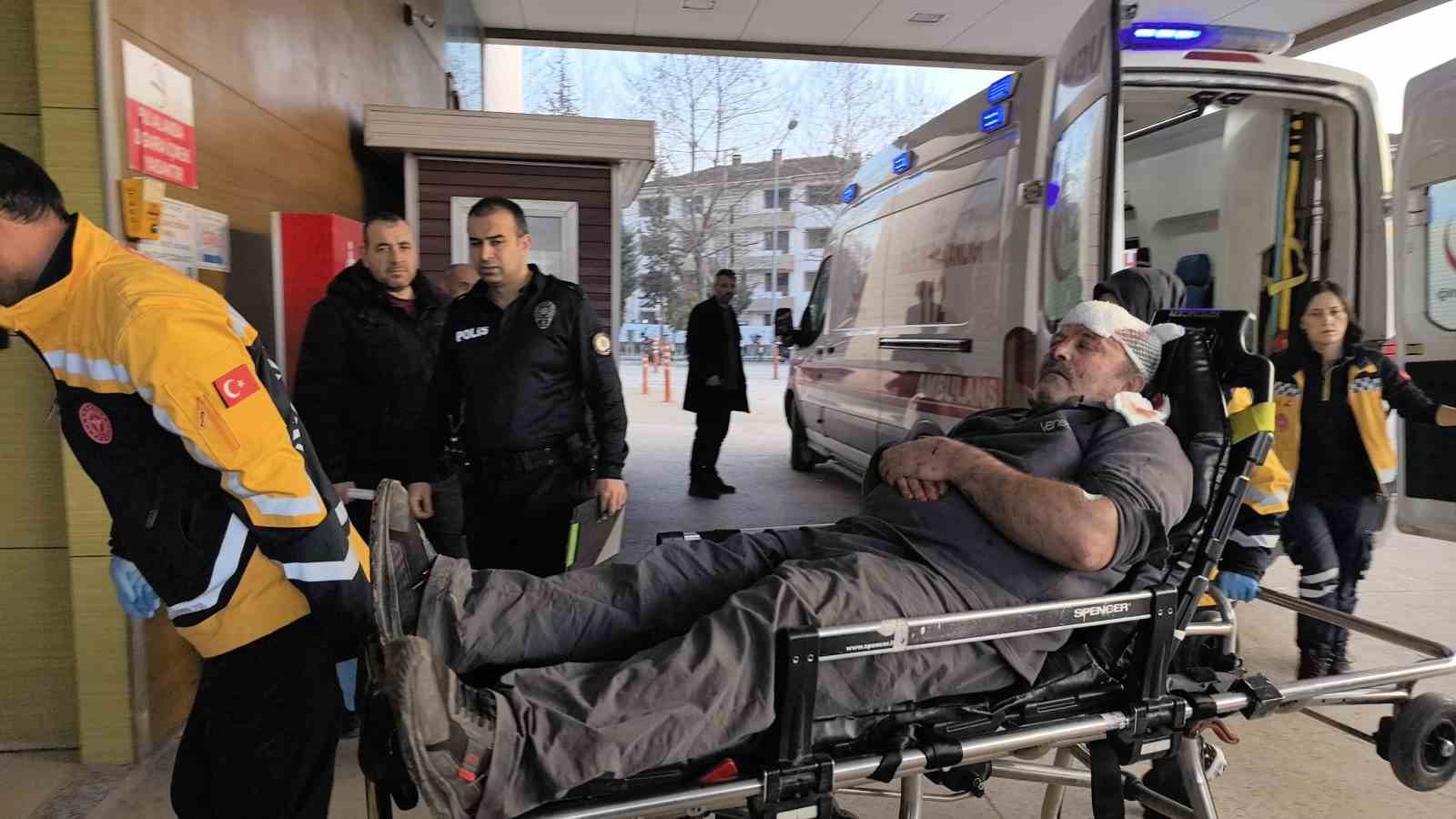 Kerestelerin &uuml;zerinden d&uuml;şen iş&ccedil;i ağır yaralandı
