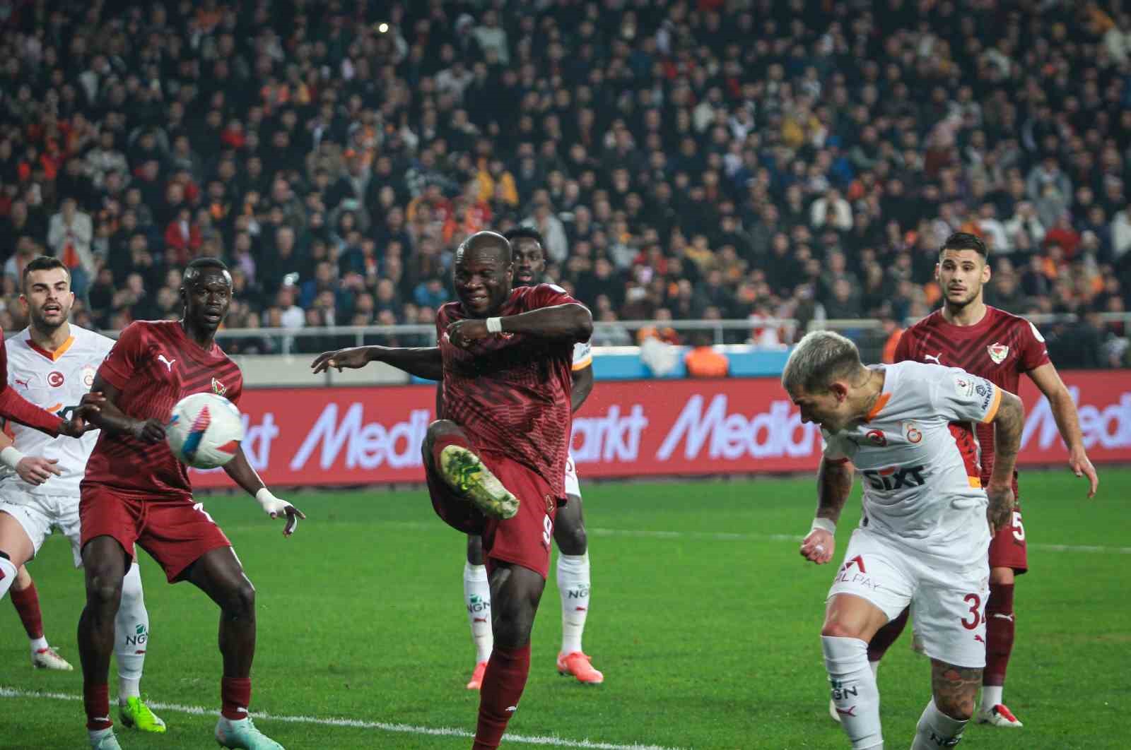Trendyol S&uuml;per Lig: Atakaş Hatayspor: 1 - Galatasaray: 0 (İlk yarı)
