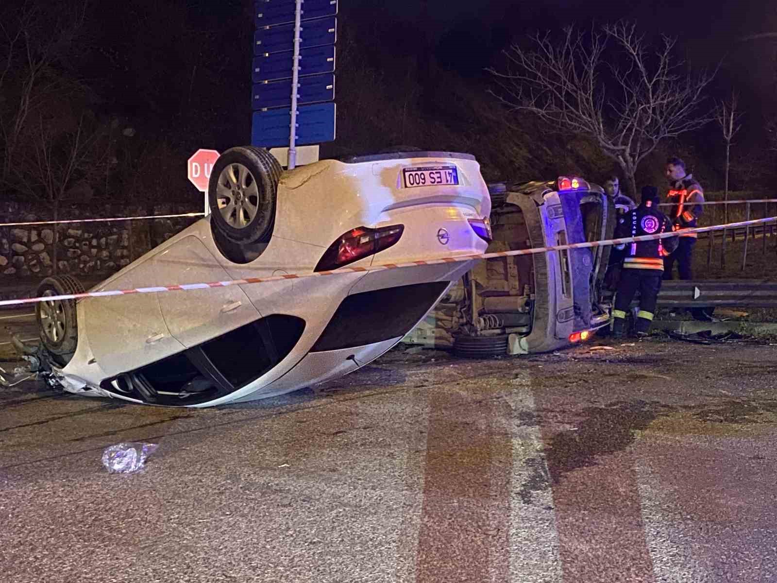 &Ccedil;arpışan 2 ara&ccedil; takla attı: 4 yaralı
