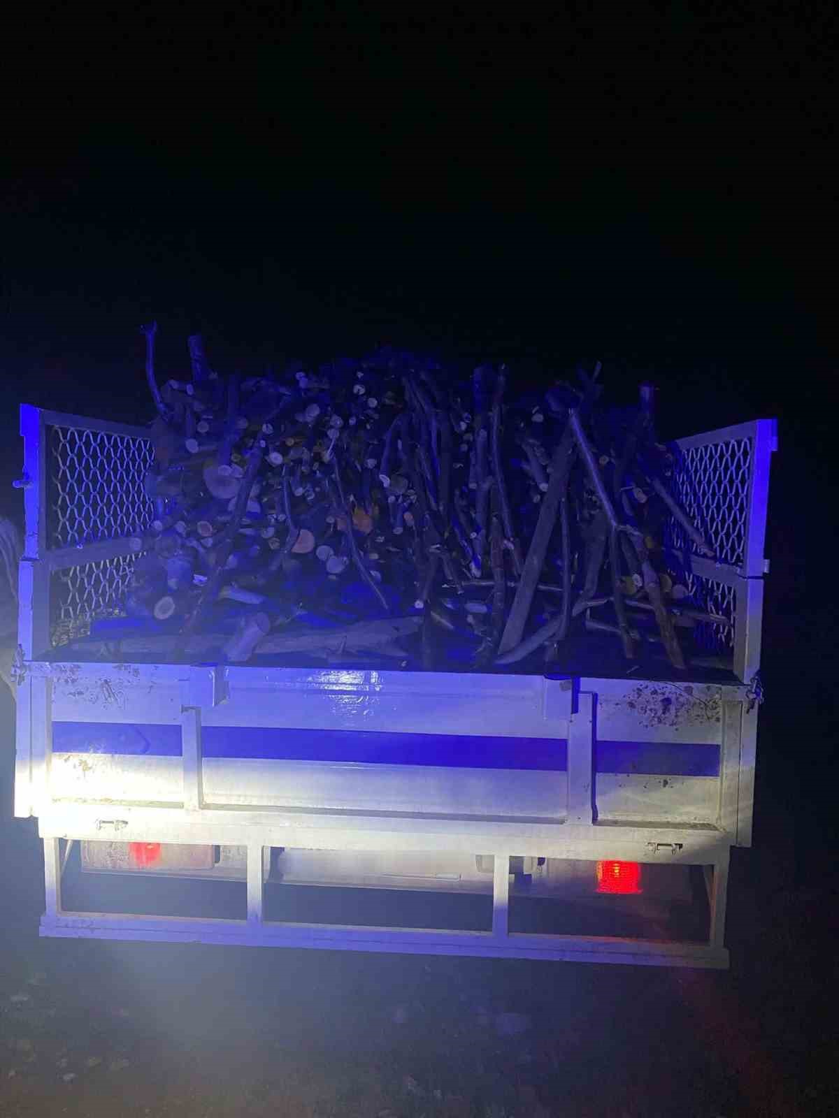 Ormanlık alandaki ağa&ccedil;ları kesen 3 ş&uuml;pheli yakalandı
