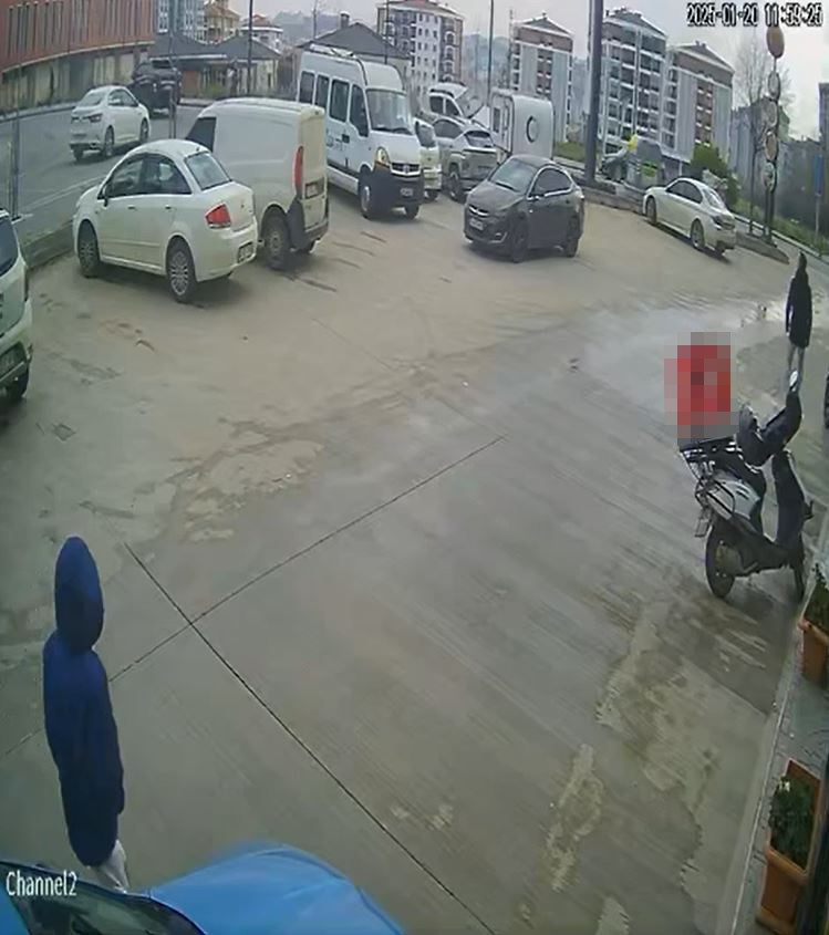 Silivri&rsquo;de  kontrolden &ccedil;ıkan ara&ccedil; otoparka d&uuml;şt&uuml;: 1 yaralı
