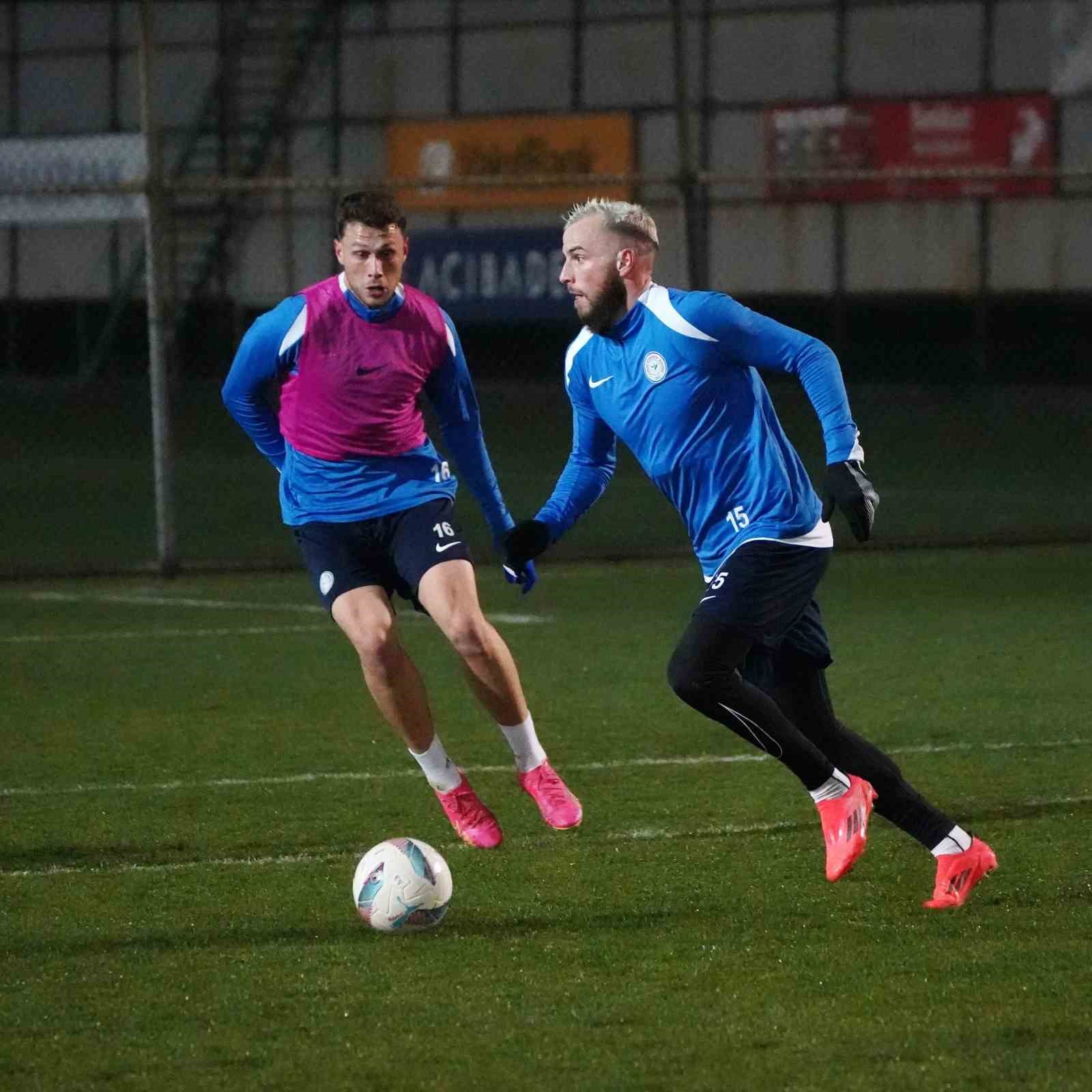 &Ccedil;aykur Rizespor&rsquo;da Adana Demirspor hazırlıkları başladı
