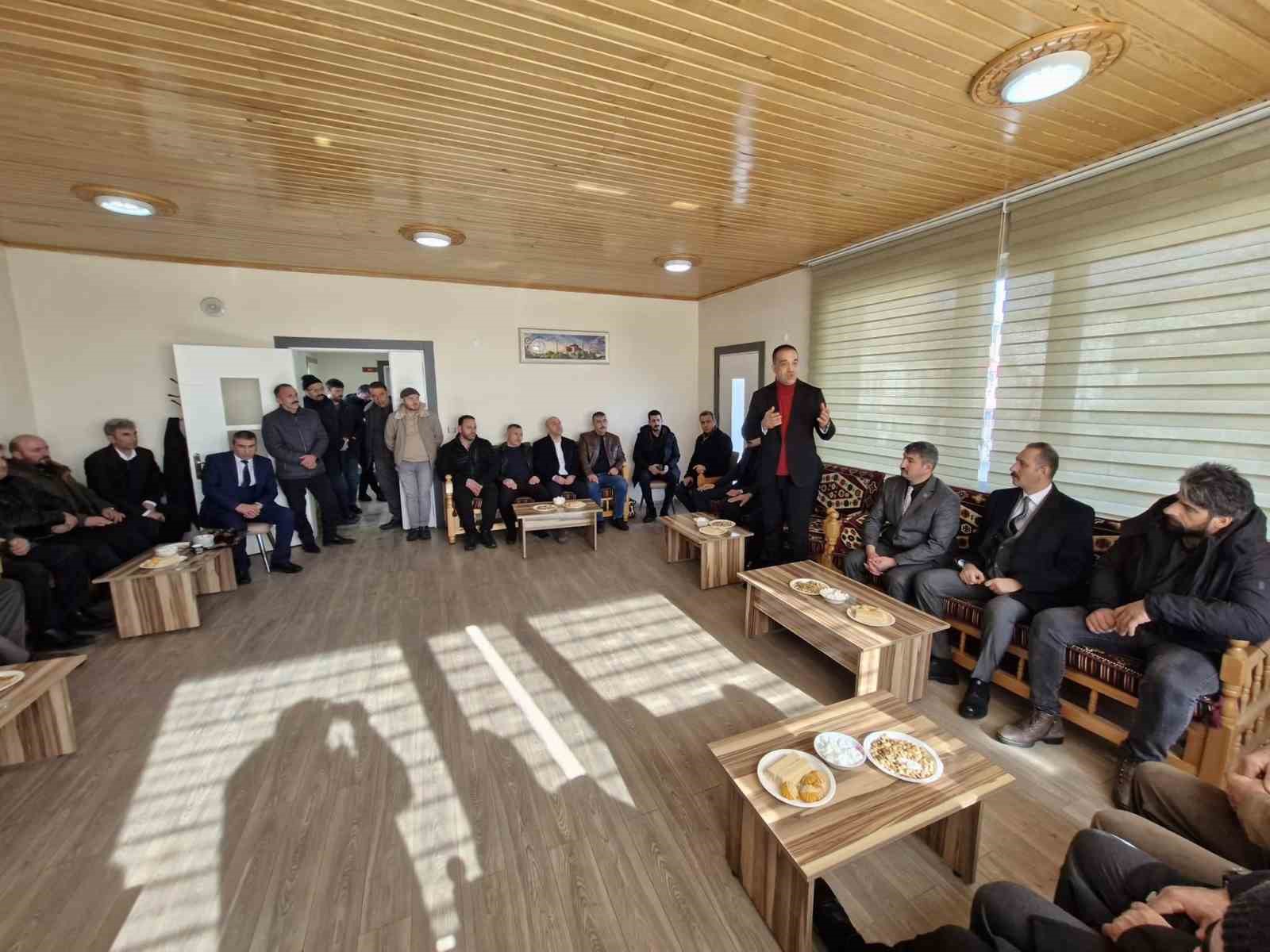 MHP İl Başkanı Yurdag&uuml;l, Pasinler&rsquo;de muhtarlarla bir araya geldi
