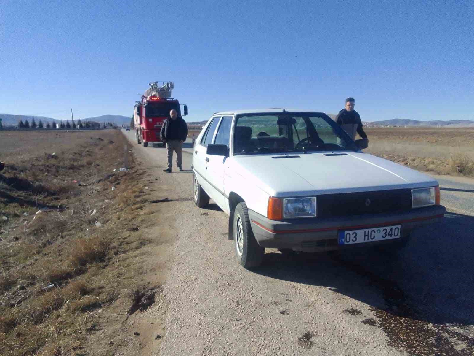 İki otomobilin &ccedil;arpıştığı kazada s&uuml;r&uuml;c&uuml;ler yaralandı
