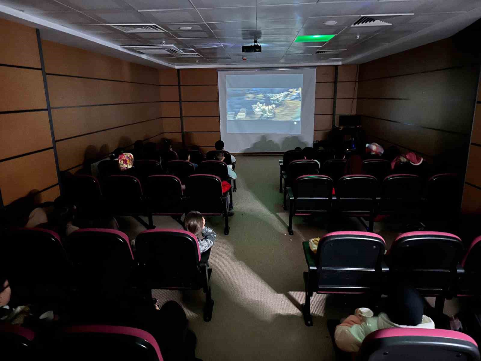 Elazığ Belediyesinden &ccedil;ocuklara tatil hediyesi
