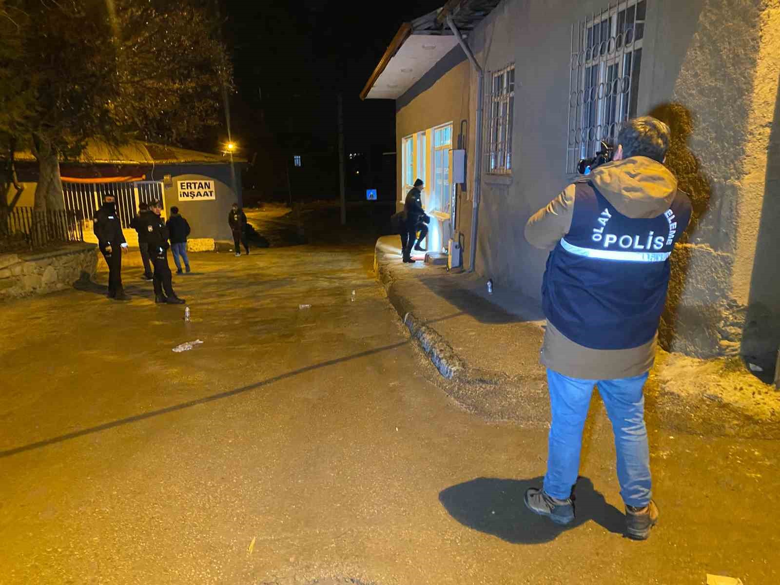 Elazığ&rsquo;da silahlı ve bı&ccedil;aklı kavga: 2 yaralı
