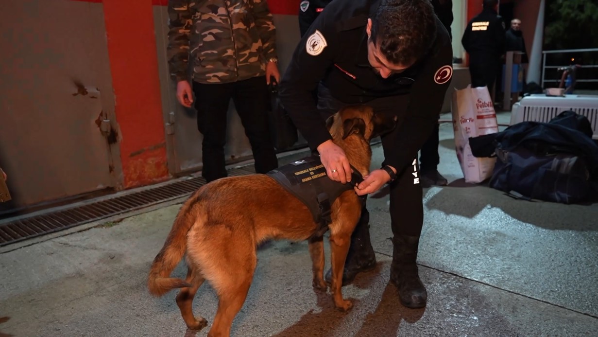 Hassas burunlu k&ouml;pekler arama-kurtarma &ccedil;alışmaları i&ccedil;in Konya&rsquo;ya hareket etti