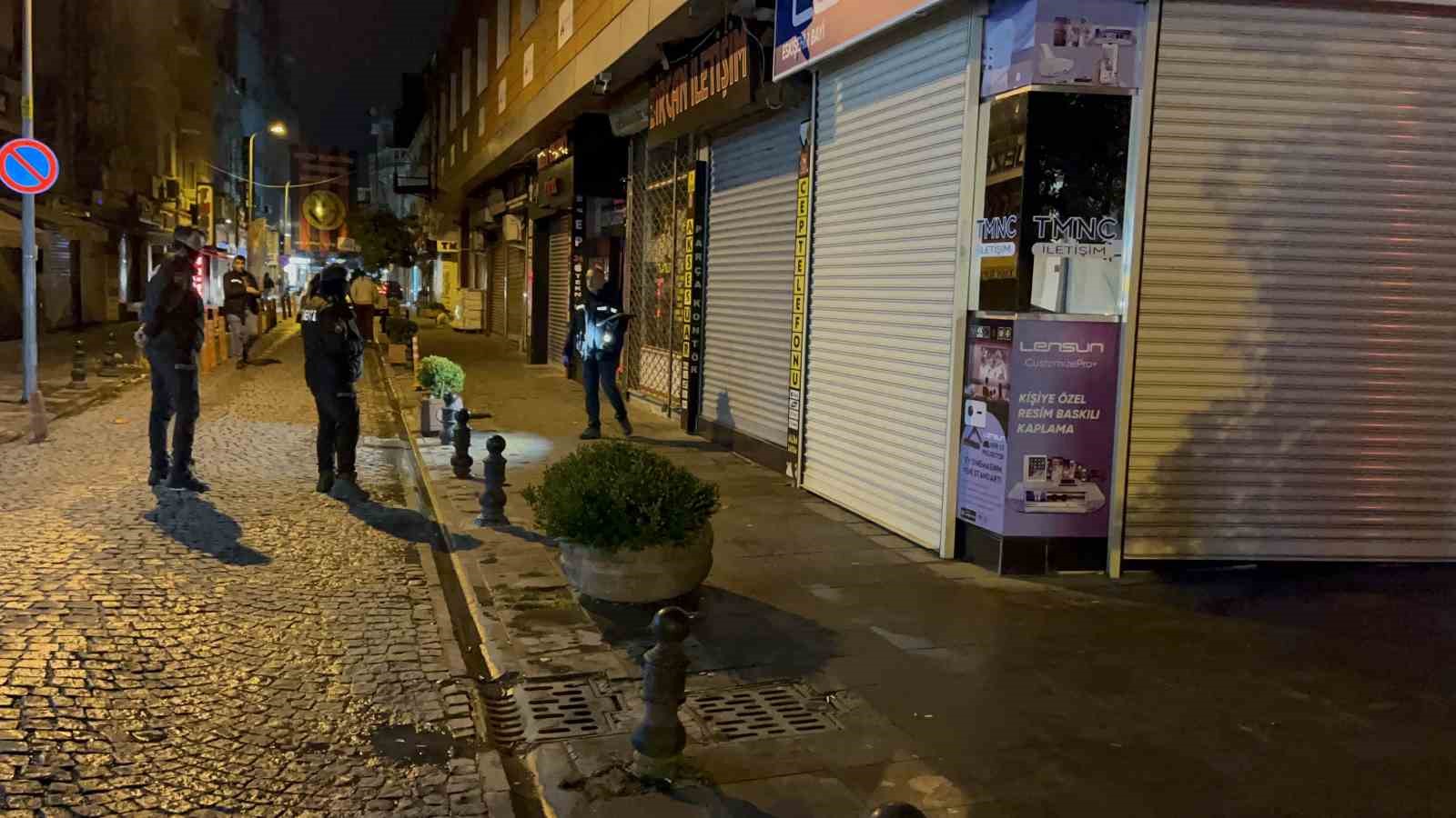 Alacak verecek meselesinden d&uuml;kkan kurşunladı
