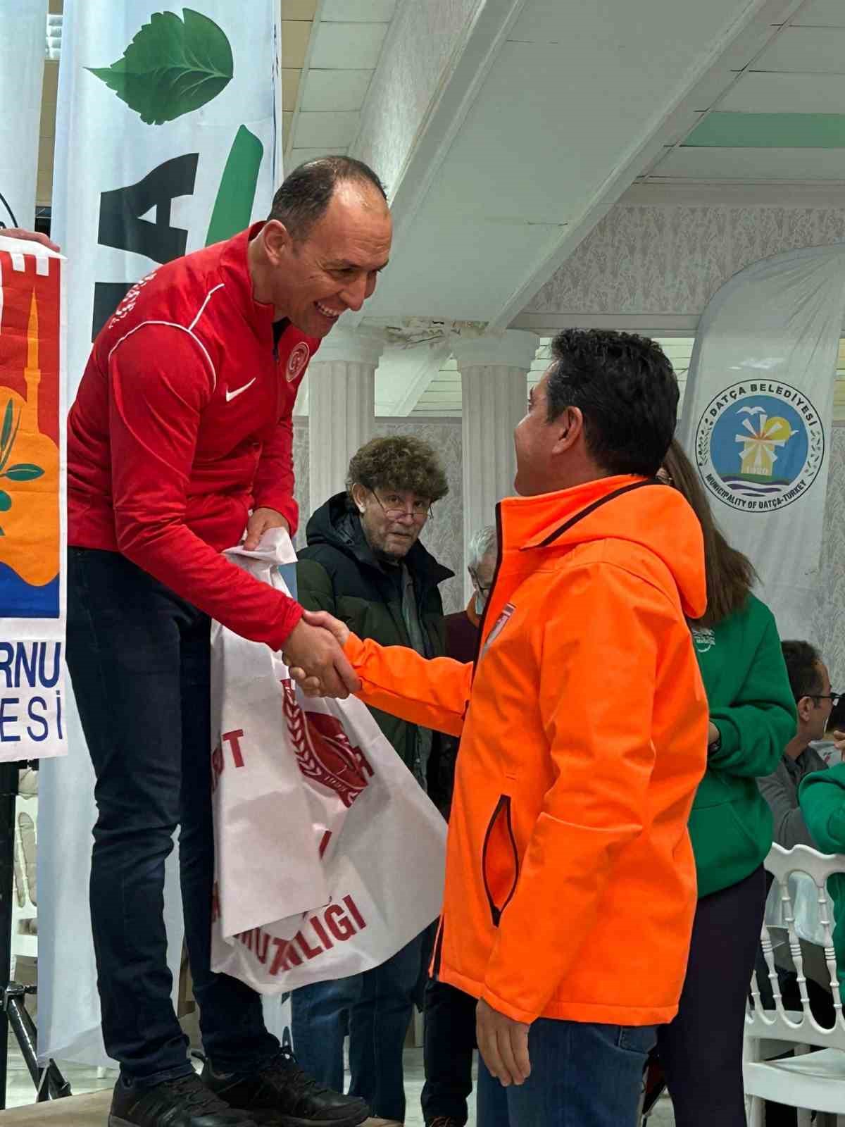 Dat&ccedil;a&rsquo;da 19. A&ccedil;ık Kış Y&uuml;zme Maratonu&rsquo;nda dereceye girenler &ouml;d&uuml;llendirildi
