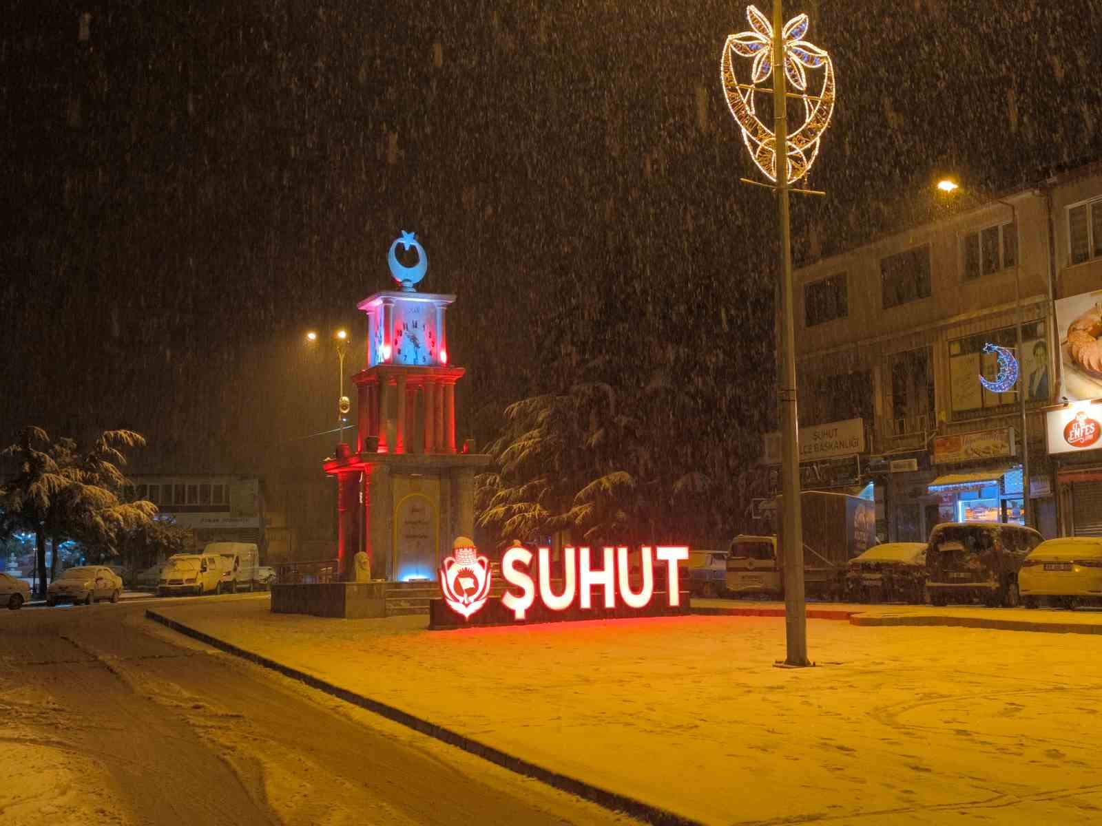 Afyonkarahisar&rsquo;da kar yağışı etkili oldu
