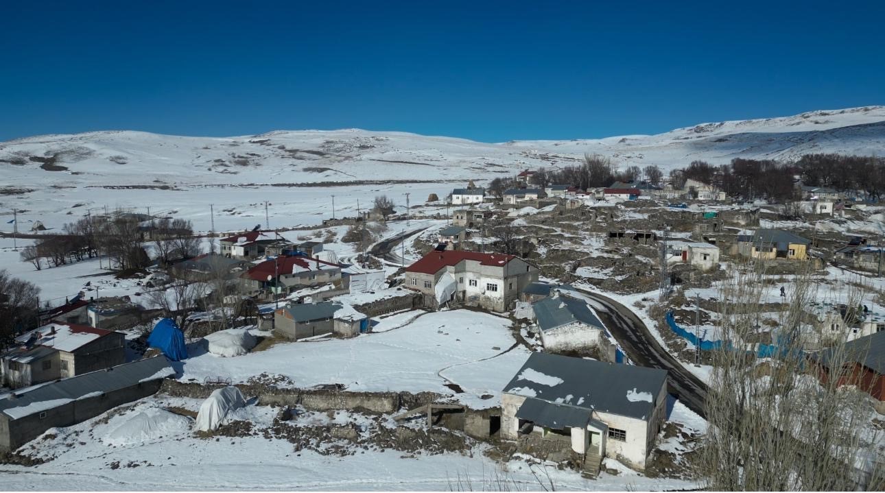 Ağrı&rsquo;da g&ouml;z kamaştıran kış manzarası dron ile g&ouml;r&uuml;nt&uuml;lendi
