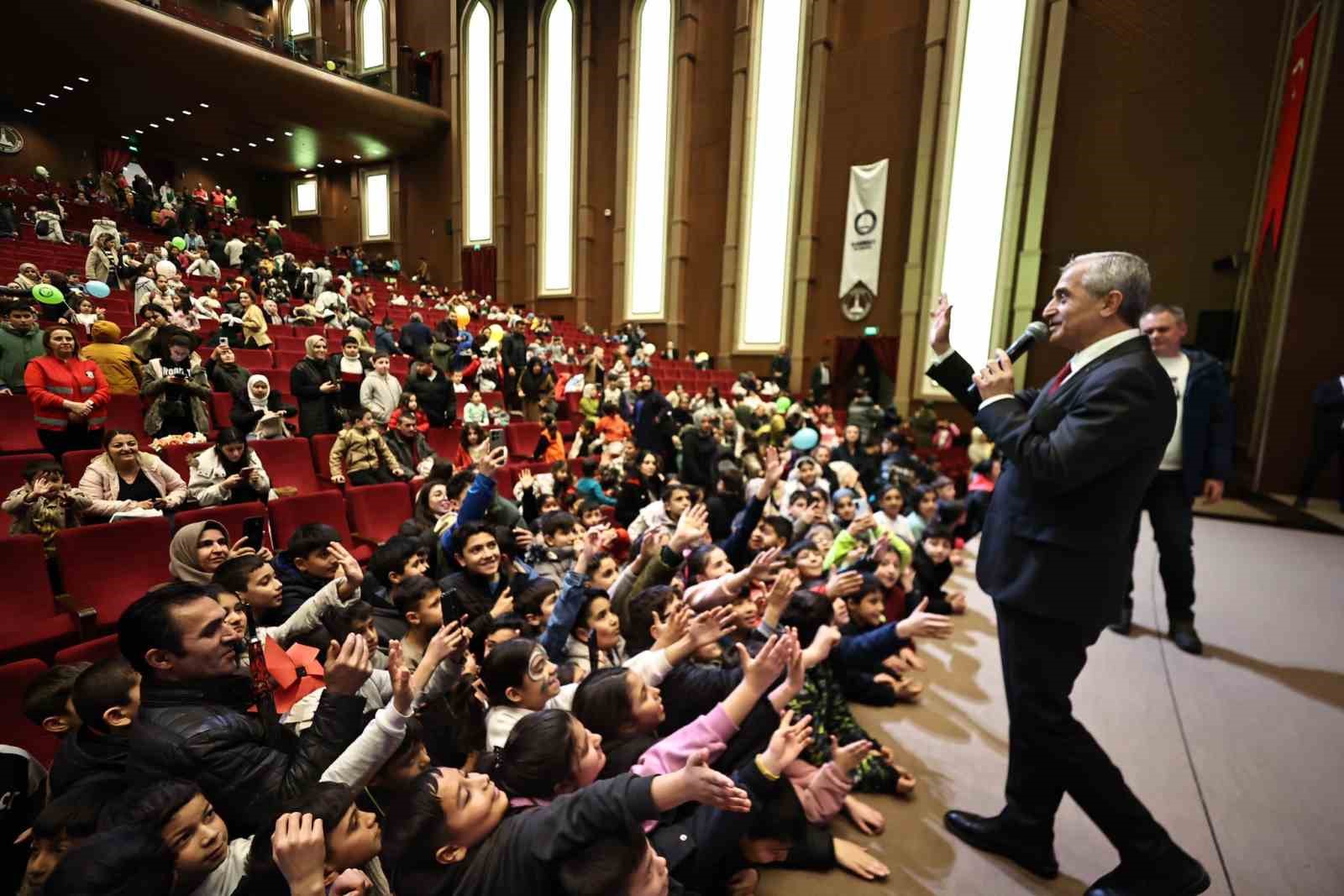 Başkan Tahmazoğlu &ccedil;ocuk şenliğinin tarihini uzattı
