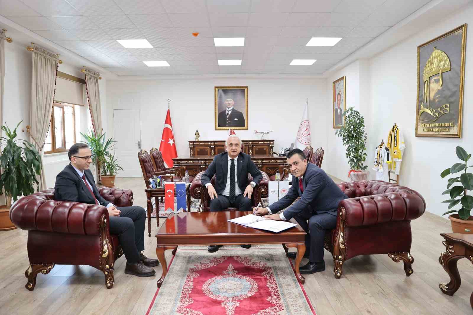 Malazgirt&rsquo;e 24 milyonluk s&uuml;t toplama merkezi yatırımı
