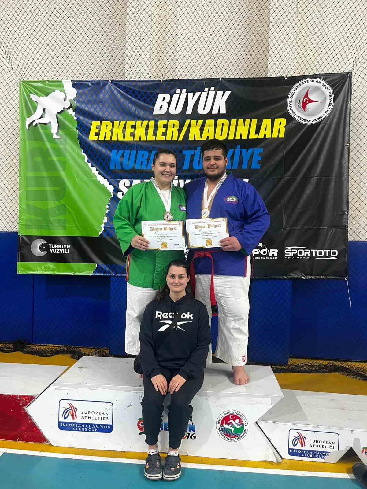 Manisalı sporcular, B&uuml;y&uuml;kler Kuraş T&uuml;rkiye Şampiyonası&rsquo;nda madalya kazandı
