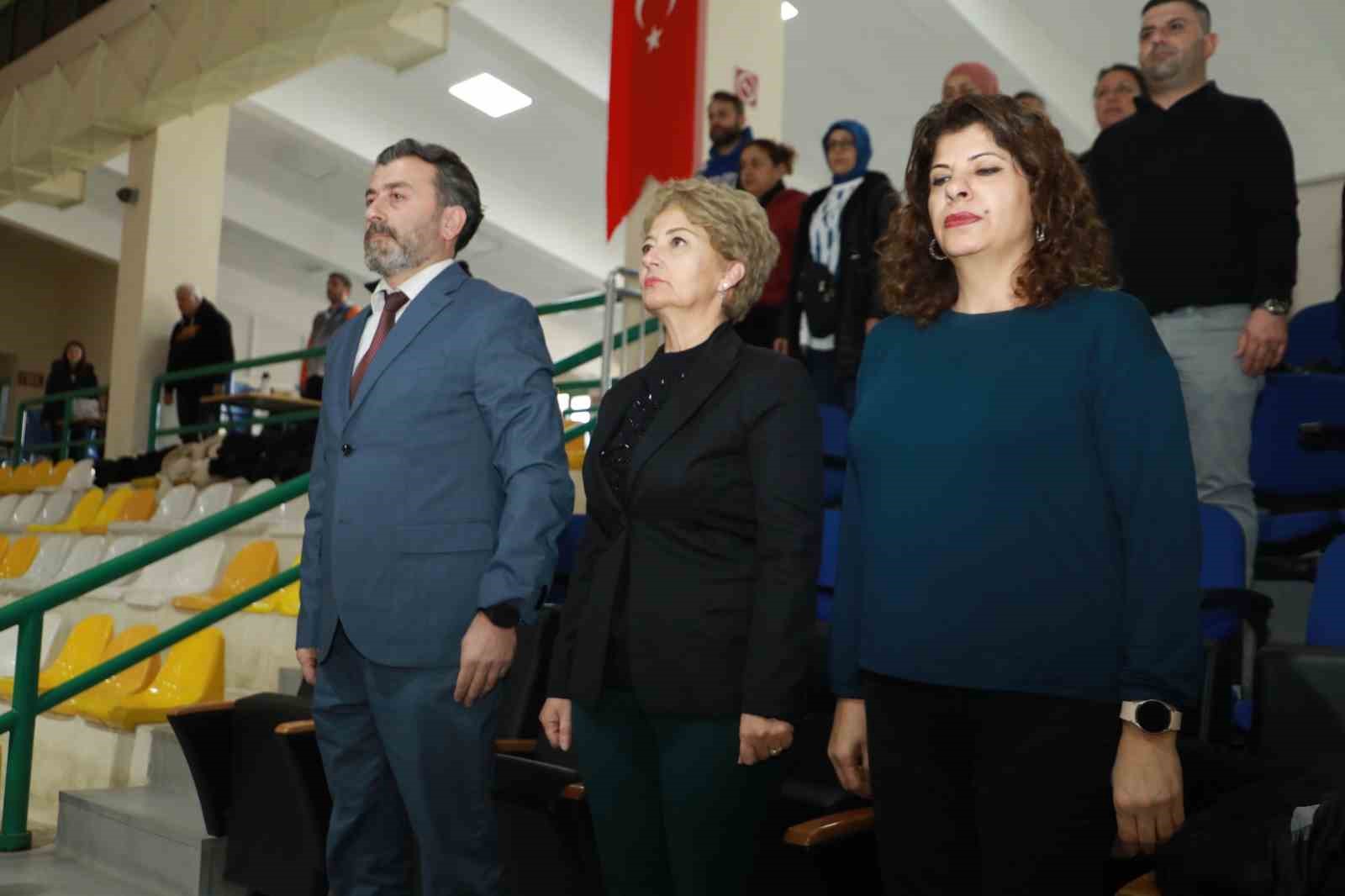 Burhaniye&rsquo;de voleybol ş&ouml;leni başladı
