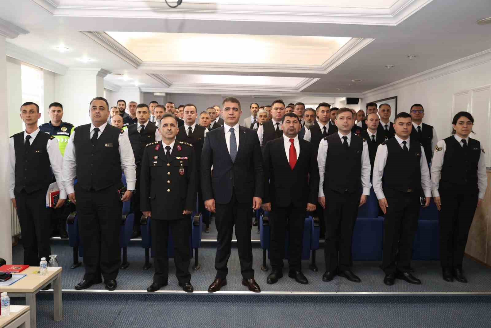 Vali Aslan jandarmadan brifing aldı