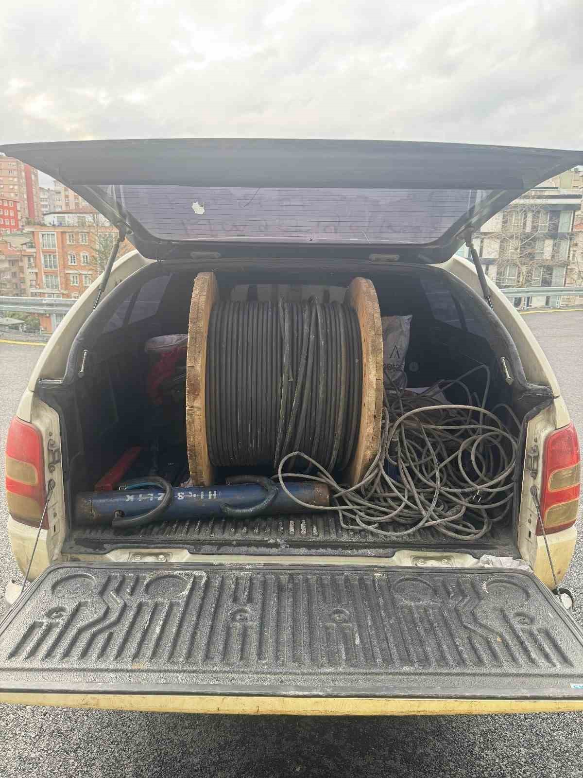 İstanbul&rsquo;da 600 bin euro değerinde inşaat, ve 2.5 milyon TL değerinde tekstil malzemesi &ccedil;alan 7 ş&uuml;pheli yakalandı
