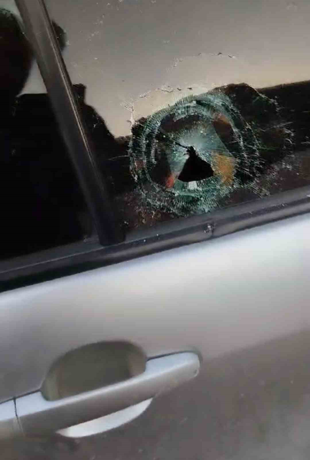 Suriye&rsquo;den gelen yorgun mermi araca isabet etti
