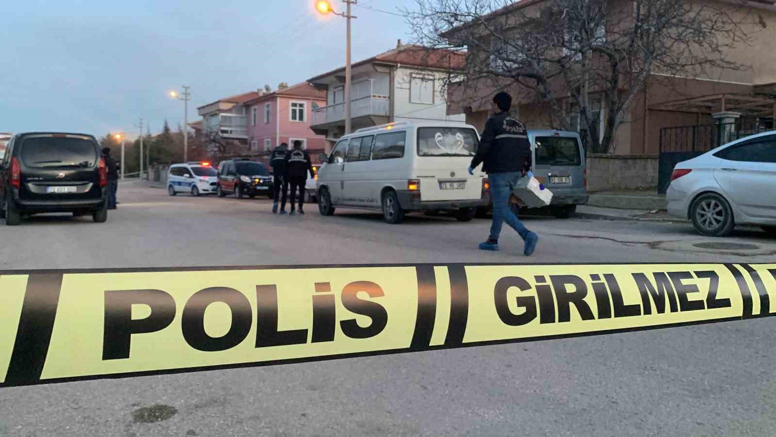 Evine &ccedil;ağırıp tartıştığı kişiyi t&uuml;fekle vurdu
