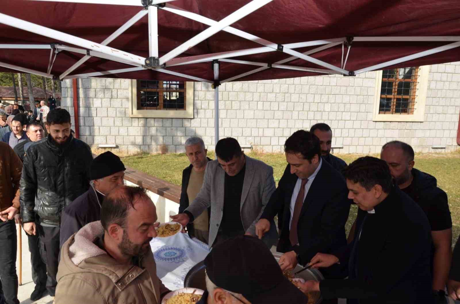 Ertuğrul Gazi T&uuml;rbesi&rsquo;nde yılların geleneği yaşatılıyor
