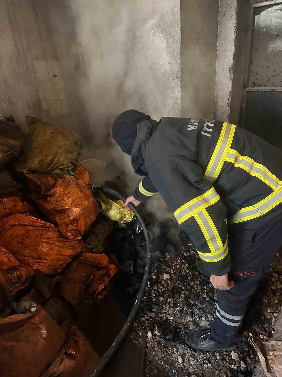 Mardin&rsquo;de bir apartmanın kazan dairesine &ccedil;ıkan yangın s&ouml;nd&uuml;r&uuml;ld&uuml;
