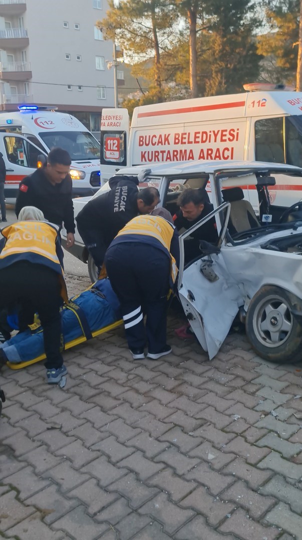 Burdur&rsquo;da 3 aracın karıştığı kazada 9 kişi yaralandı
