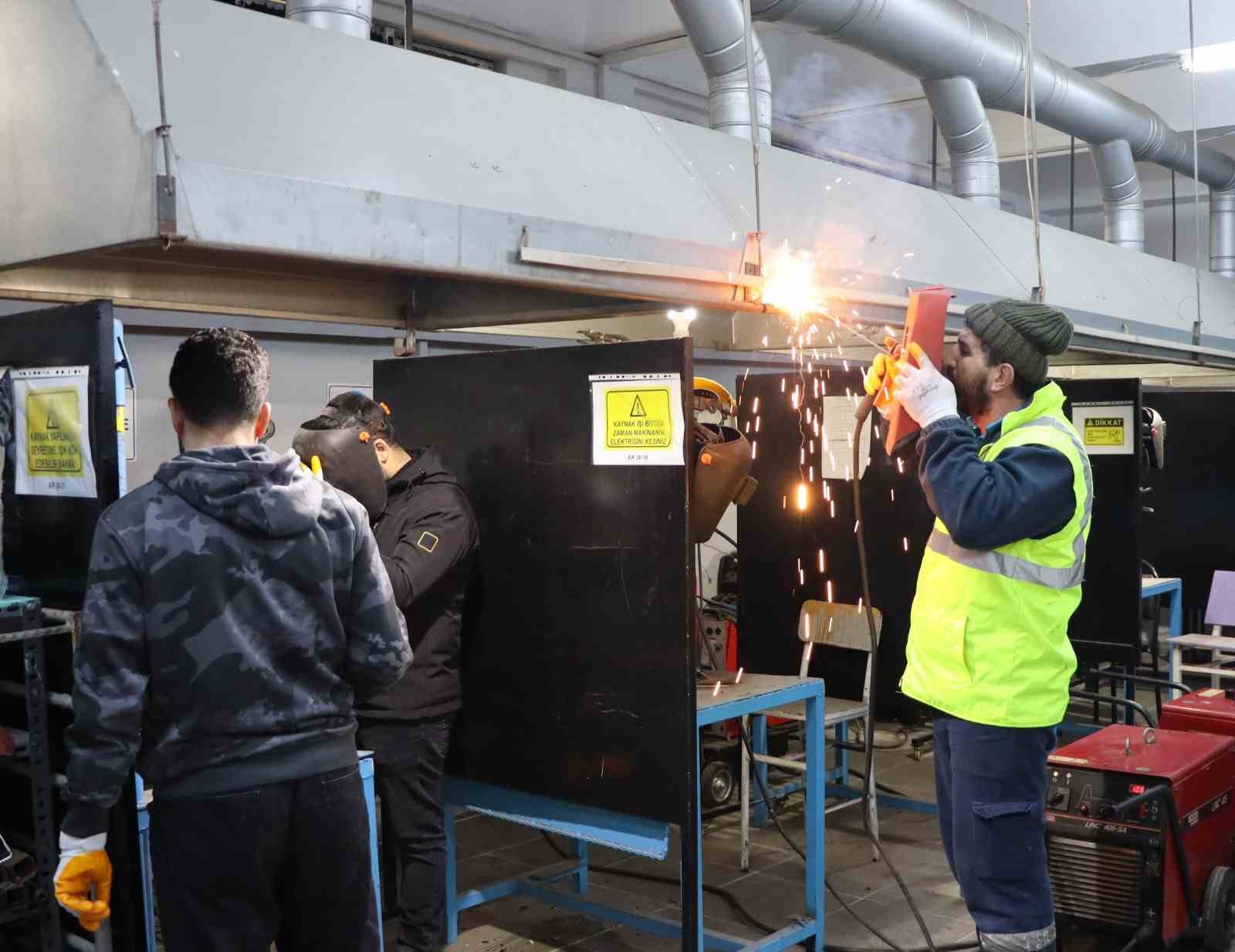 B&uuml;y&uuml;kşehir, teknik personeline kaynak&ccedil;ılıkta ustalık kazandırıyor
