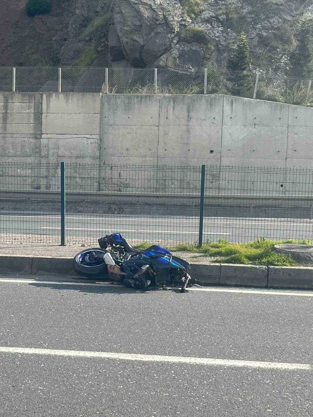 Bariyere &ccedil;arpan motosikletin s&uuml;r&uuml;c&uuml;s&uuml; ağır yaralandı
