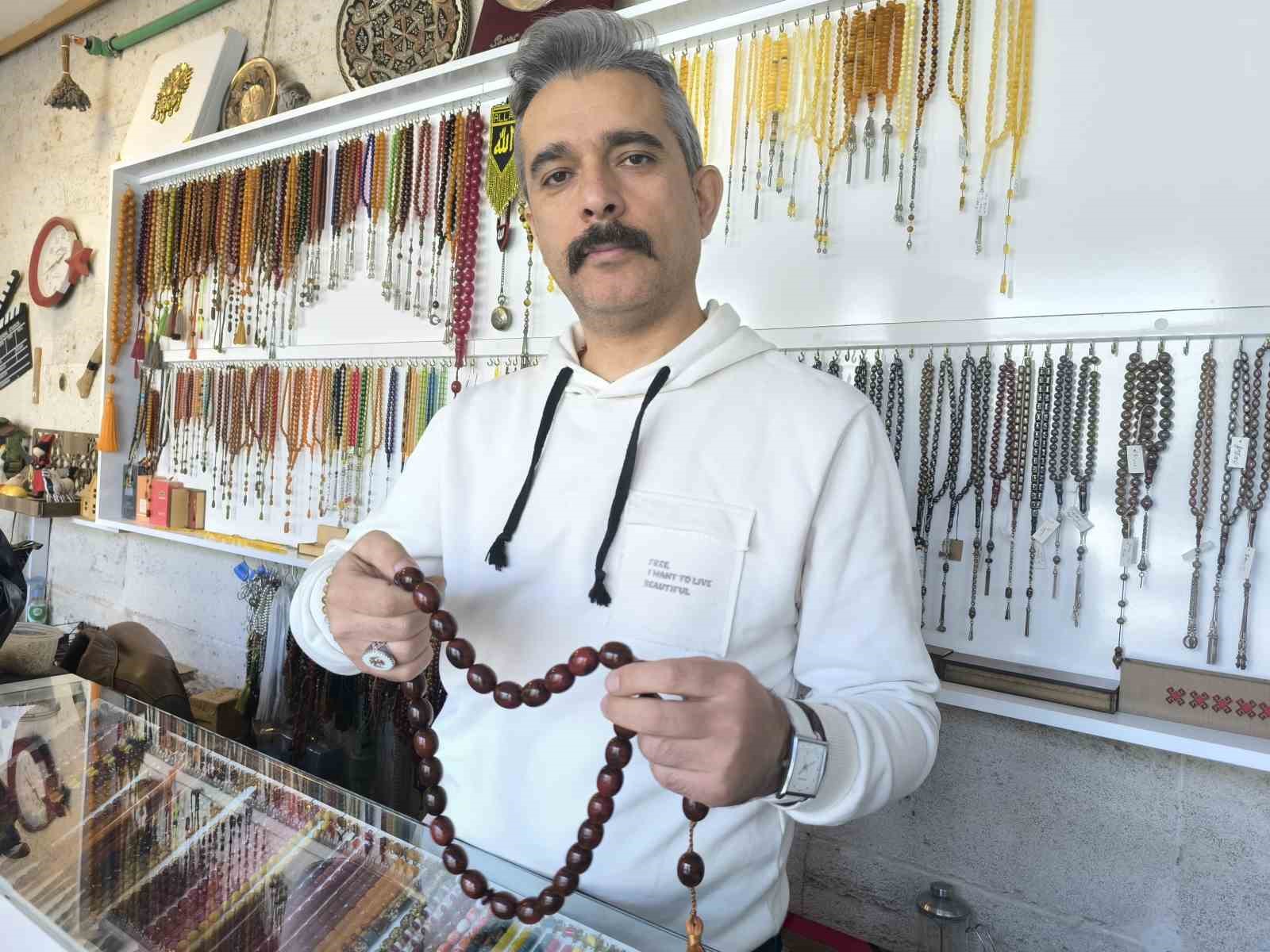 Kırşehir&rsquo;in tek tespih&ccedil;isi mesleğini yaşatmaya &ccedil;alışıyor
