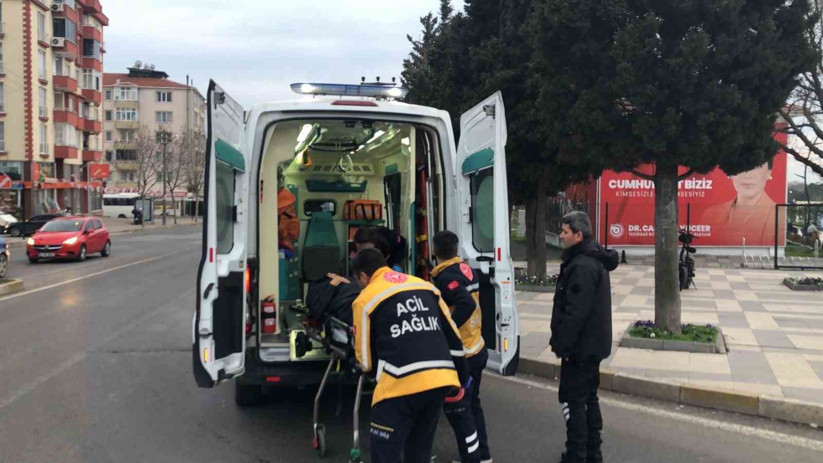 Yaşlı adam yolcu minib&uuml;s&uuml;nden inerken d&uuml;ş&uuml;p yaralandı
