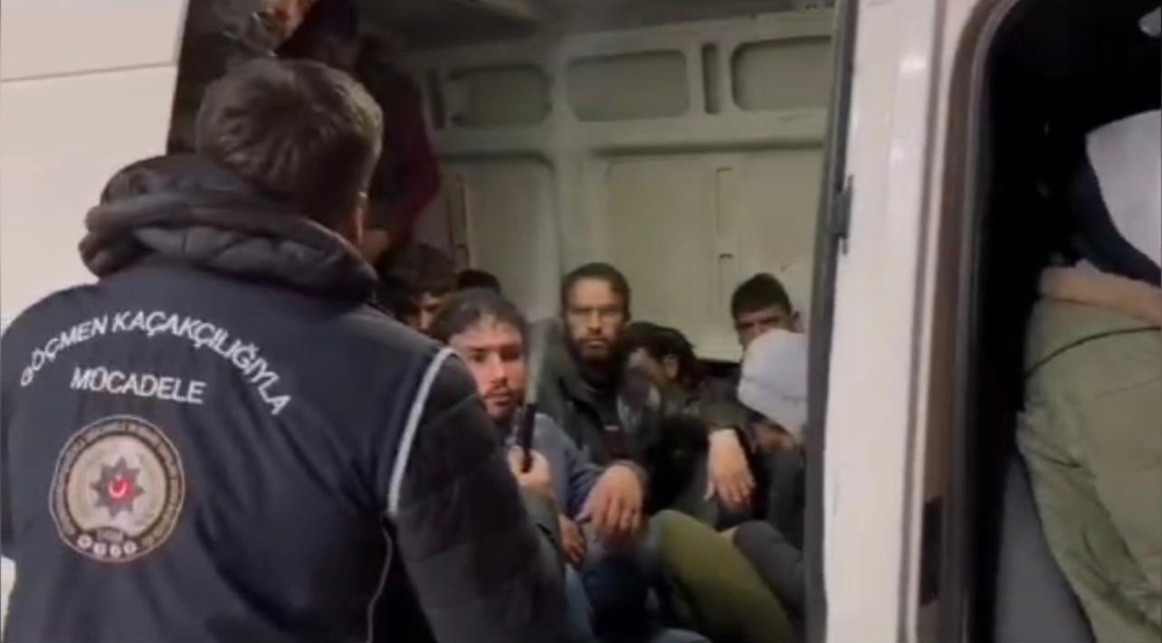 Hatay&rsquo;da 31 ka&ccedil;ak g&ouml;&ccedil;men yakalandı, 2 organizat&ouml;r tutuklandı
