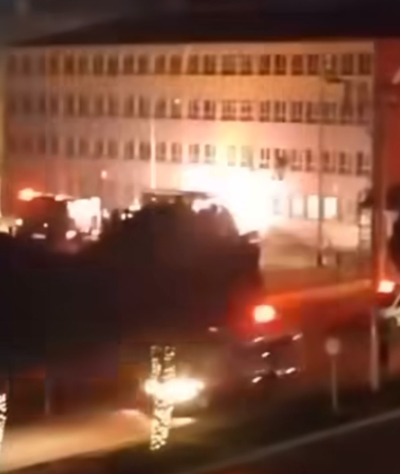 Okulda yangın &ccedil;ıktı, eğitime 1 g&uuml;n ara verildi
