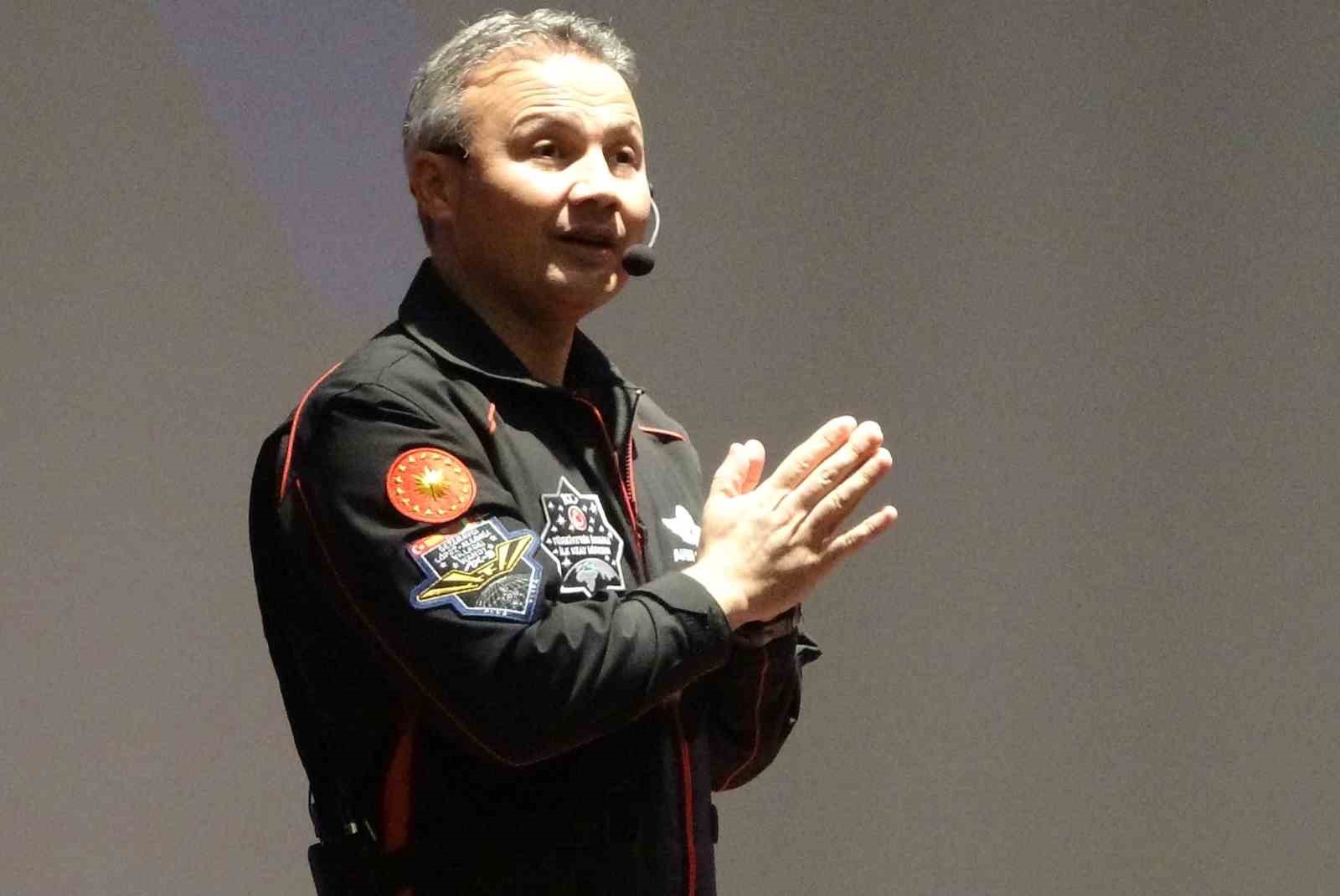 T&uuml;rkiye&rsquo;nin ilk astronotu Gezeravcı&rsquo;dan &rsquo;pop&uuml;ler yanlış fig&uuml;rlerin peşinden gitmeyin&rsquo; uyarısı
