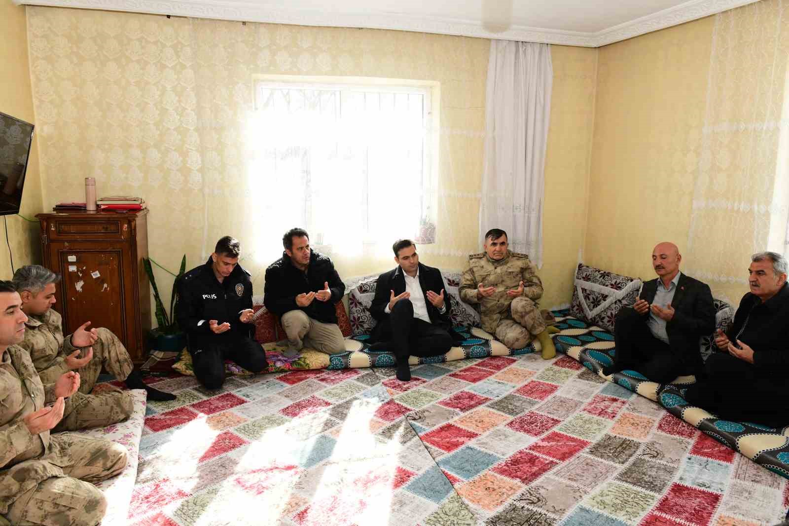 &Ccedil;ığ şehitleri mezarları başında anıldı
