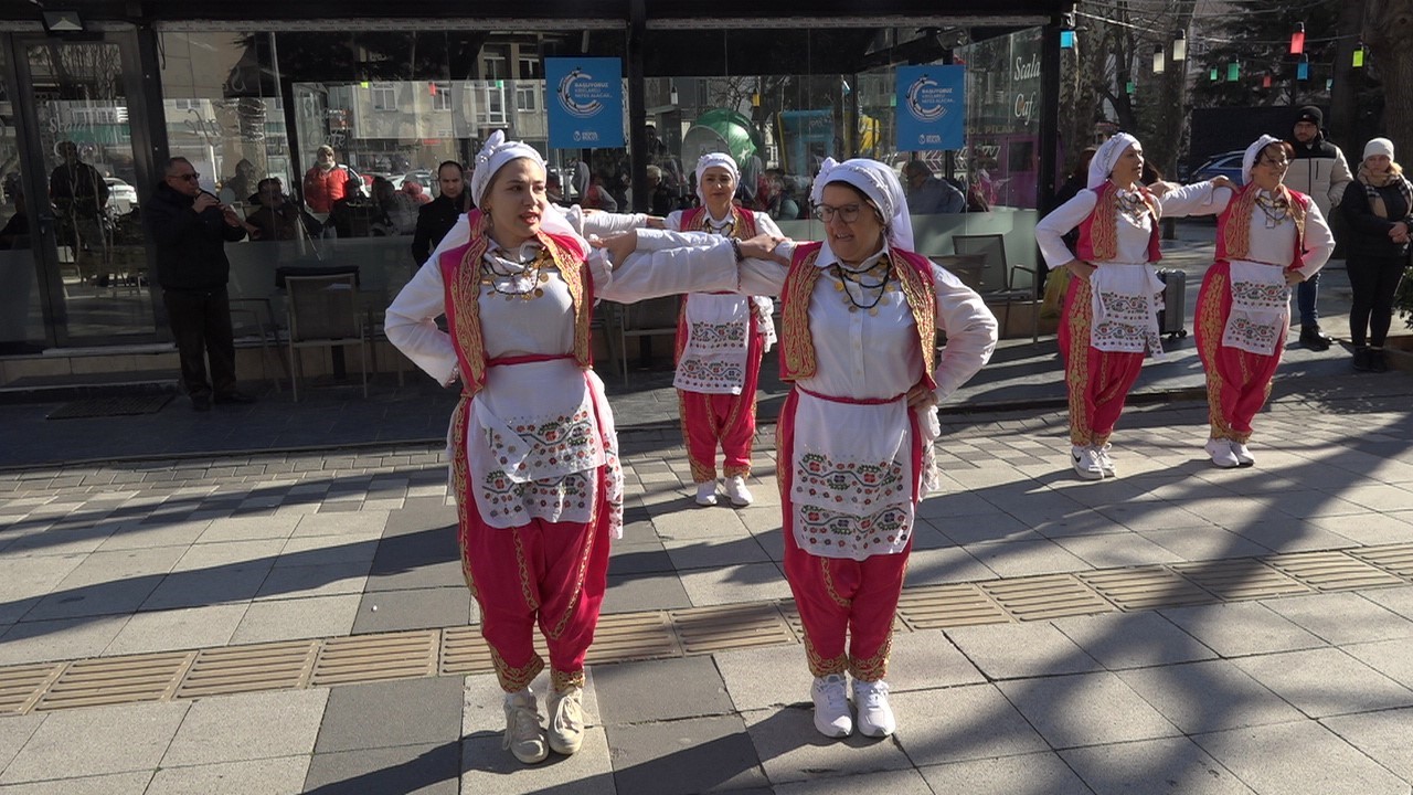 Kırklareli’nde marteniçka bileklikle kansere dikkat çektiler