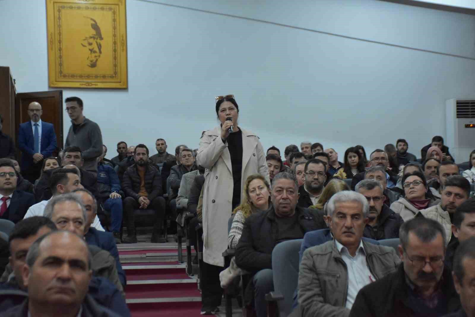 Salihli&rsquo;de ikinci d&ouml;nem eğitim-&ouml;ğretim değerlendirme toplantısı
