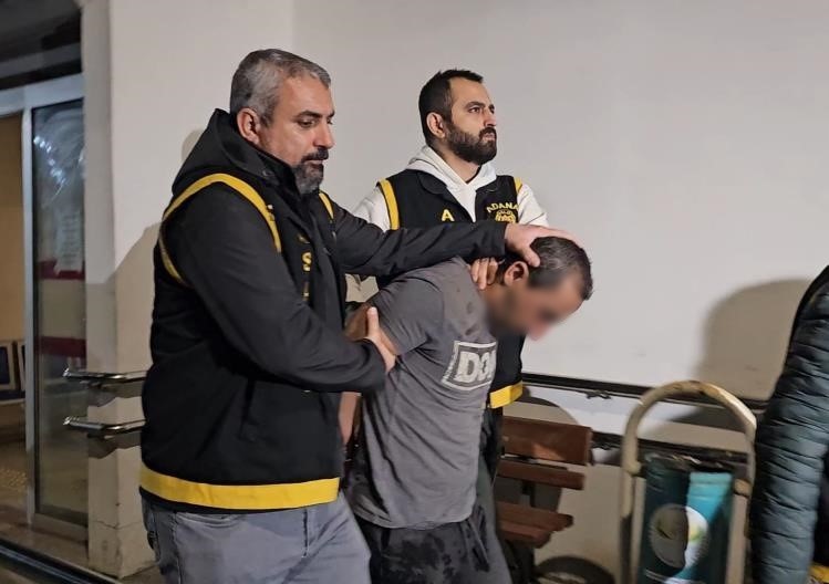 3 g&uuml;n boyunca AVM havalandırmasında saklanan hırsız yakalandı
