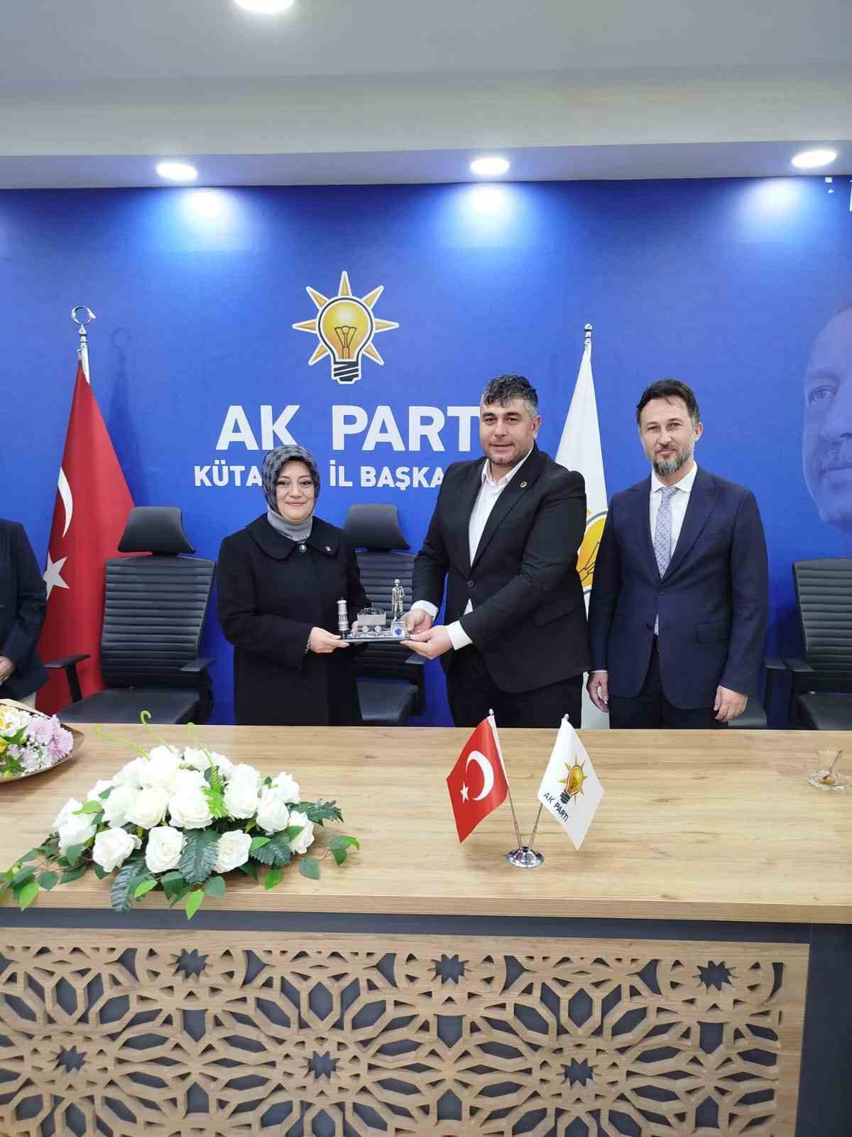 AK Parti Gediz il&ccedil;e Teşkilatı&rsquo;ndan il başkanlığına ziyaret
