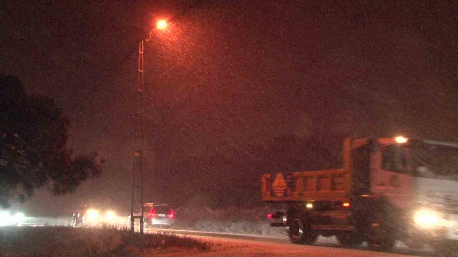 İstanbul&rsquo;un Anadolu Yakası&rsquo;nda kar yağışı
