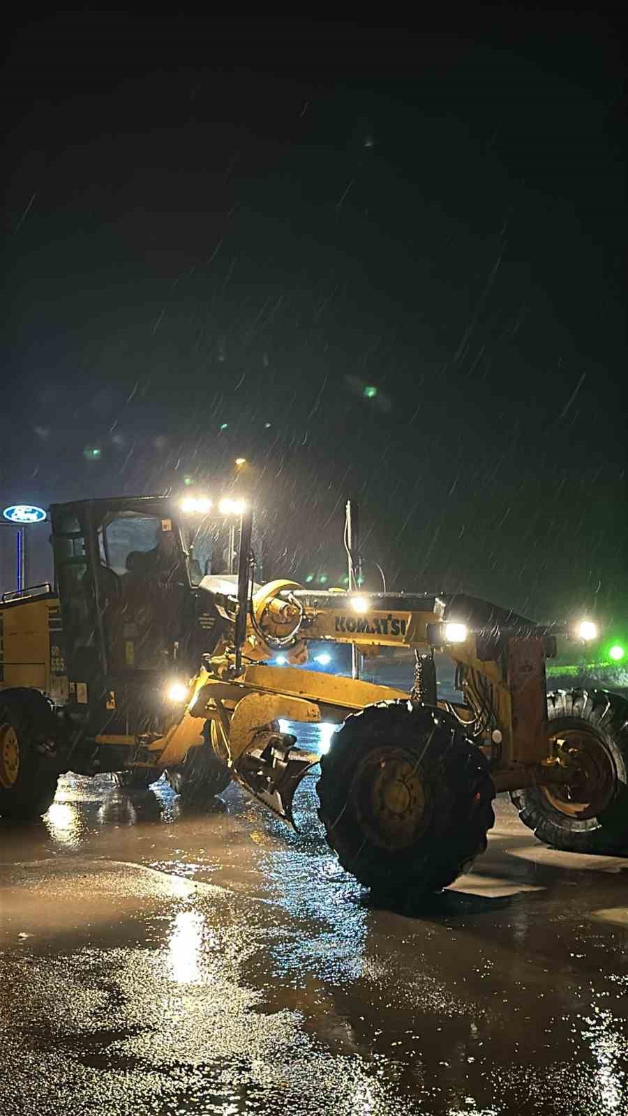 Elazığ Belediyesi karla m&uuml;cadeleye hazır
