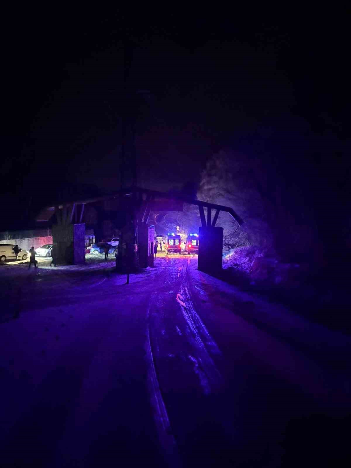 Kontrolden &ccedil;ıkan otomobil şarampole yuvarlandı: 1&rsquo;i ağır 5 yaralı
