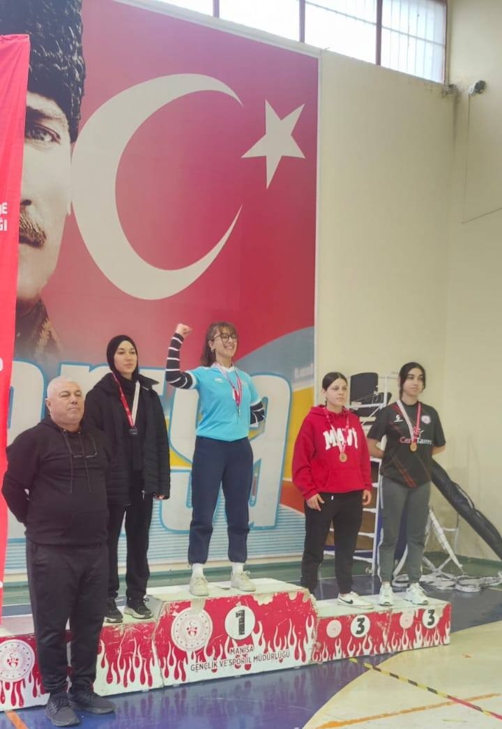 Salihlili &ouml;ğrencilerin bilekleri b&uuml;k&uuml;lmedi
