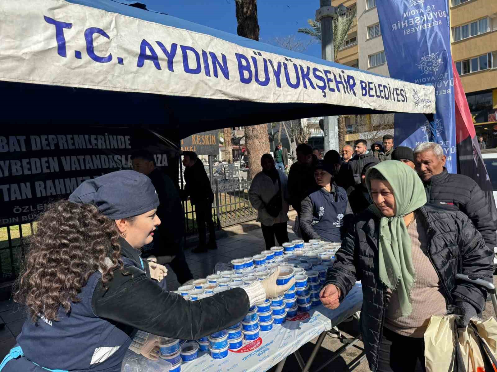 B&uuml;y&uuml;kşehir, 6 Şubat&rsquo;ın yıld&ouml;n&uuml;m&uuml;nde helva hayrı yaptı
