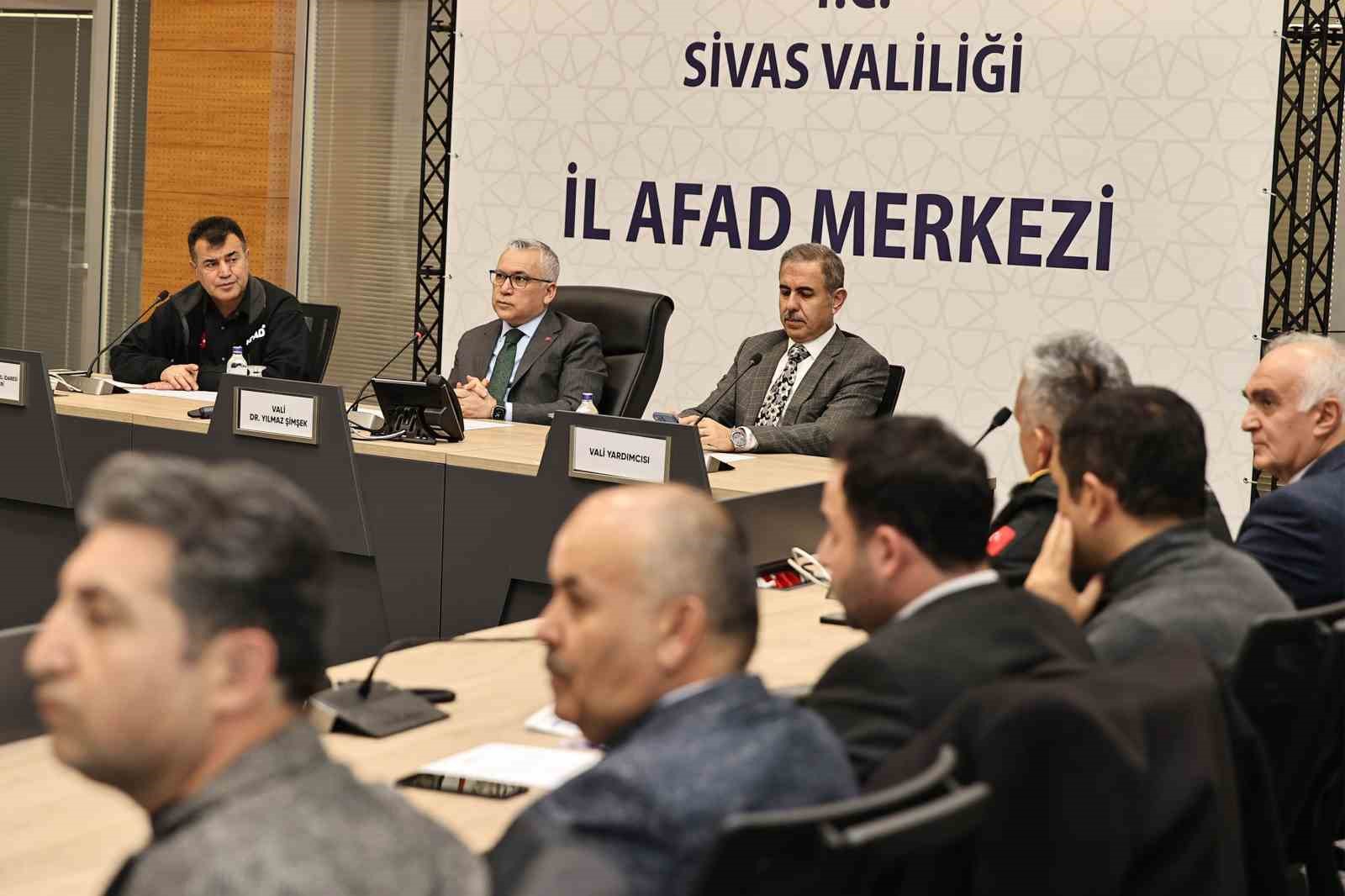 Vali Şimşek: "Depremin acısı hala yüreğimizde"