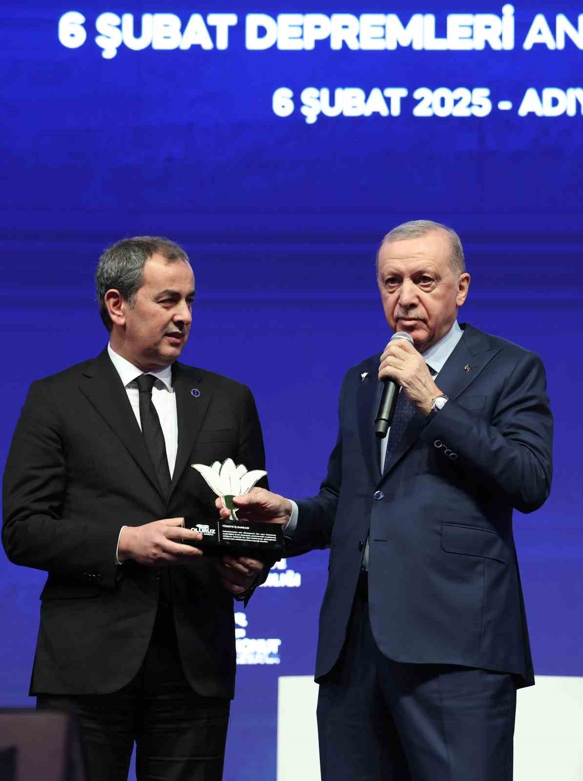 Cumhurbaşkanı Erdoğan: "Ana muhalefet liderleri bedava ev s&ouml;z&uuml; verip buhar olup u&ccedil;tular"
