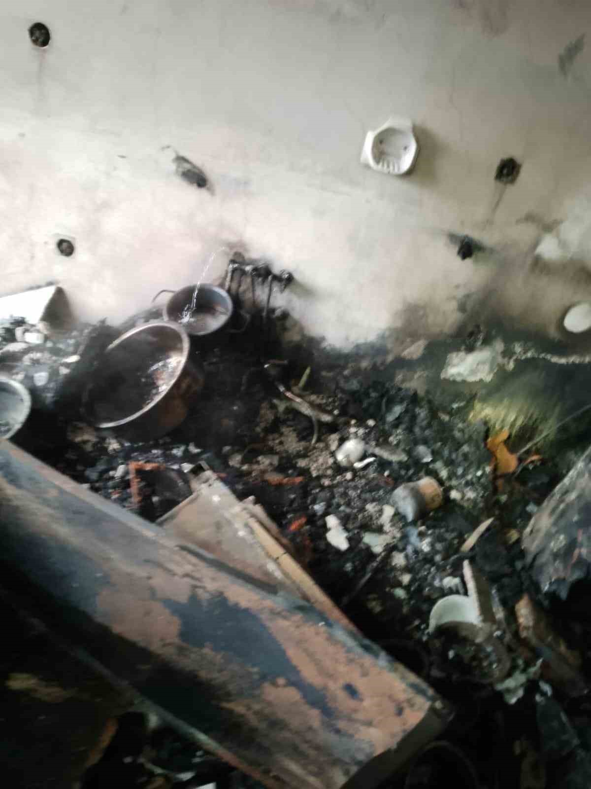 Rize&rsquo;de ev yangını: 1 kişi hayatını kaybetti
