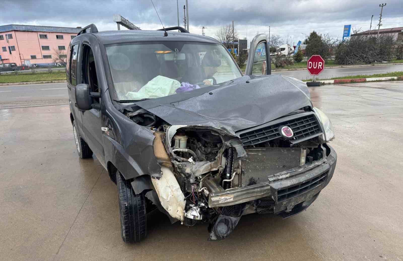 Bafra&rsquo;da trafik kazası: 3 yaralı

