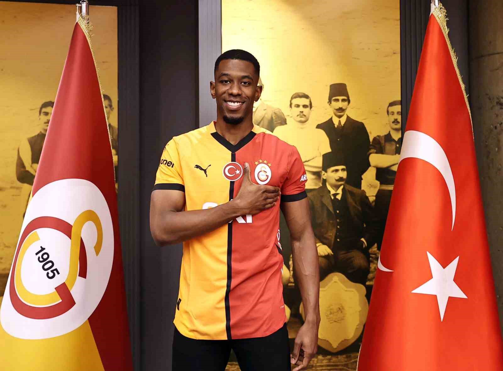 Galatasaray, Carlos Cuesta&rsquo;yı renklerine bağladı
