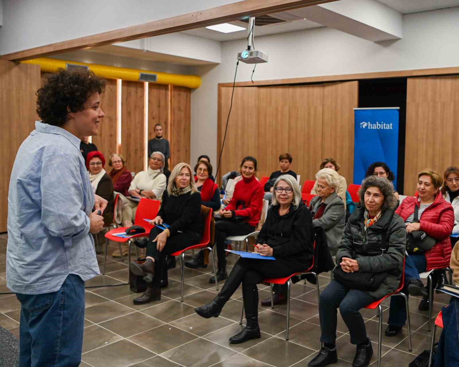 Kuşadası Belediyesi&rsquo;nden kadınlara internet ve teknoloji eğitimi
