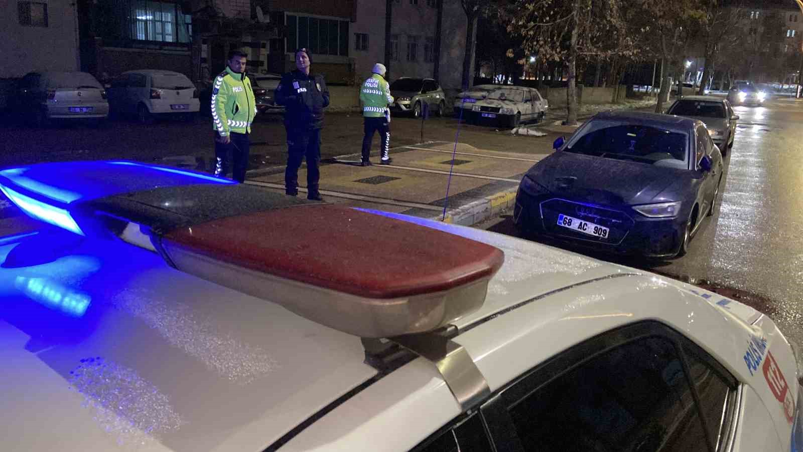 Aksaray&rsquo;da 2 hakimin aracına &ccedil;arpan alkoll&uuml; s&uuml;r&uuml;c&uuml;, otogarda ka&ccedil;arken yakalandı
